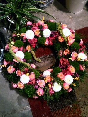 blumenkranz-buntBE97D29A-1574-23B5-3A2E-EF7AA5DD096C.jpg