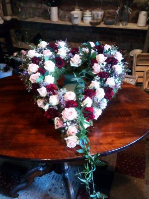 blumenkranz-herz2238BD4A-E8B6-8279-91D3-2914F7EE94D3.jpg
